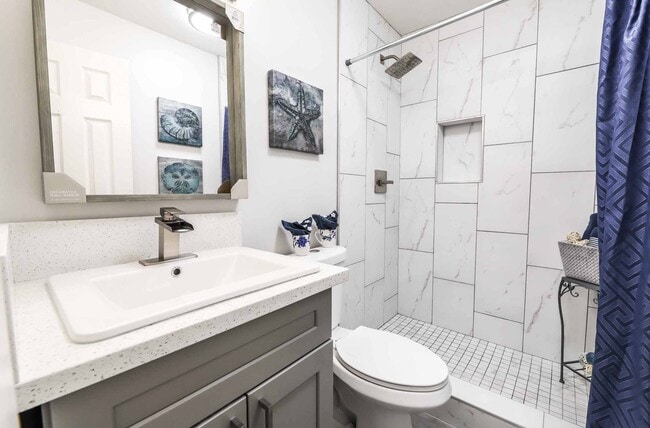 Custom shower - 339 Tin St