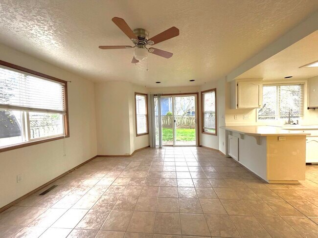 Building Photo - 885 SE 58th Ave