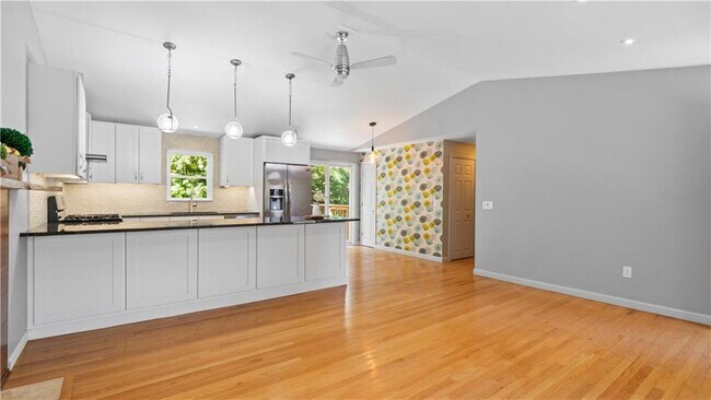 Building Photo - 40 Sachem Rd
