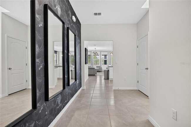 Foto del edificio - 7699 Oakmoss Loop
