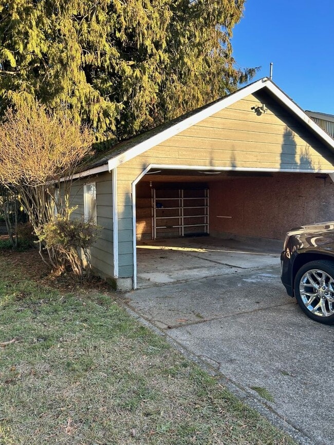 Building Photo - 9526 Northwood Rd
