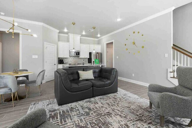 Building Photo - 3 Bedroom Furnished Rental Near LSU|All utilities included|Short Term & Long Term Options Available