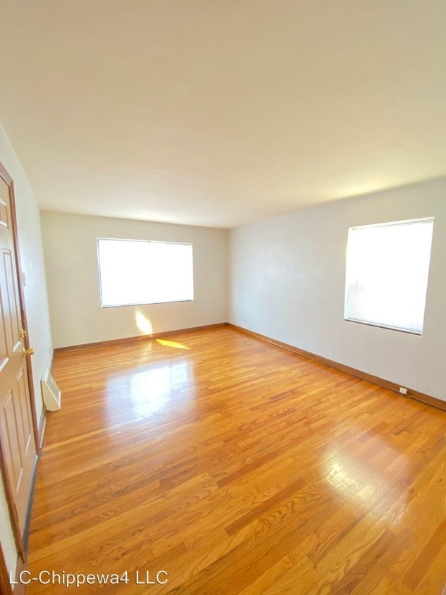 Primary Photo - 5504 Chippewa St