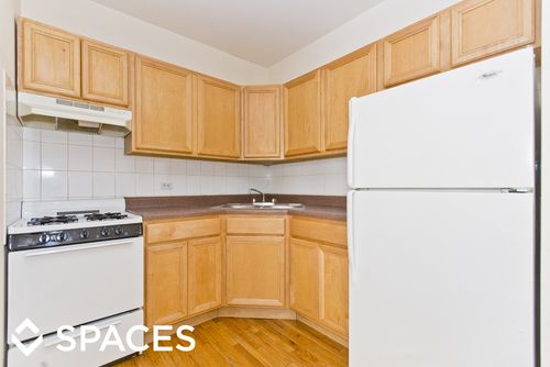 Building Photo - 910 W Dakin
