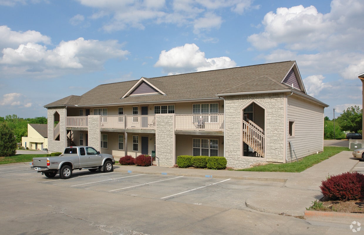 Primary Photo - Country Club Apartments