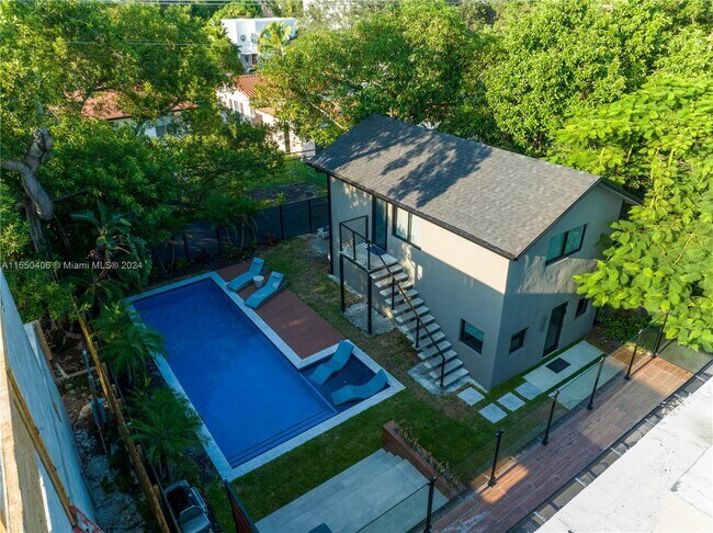 Foto del edificio - 145 NE 49th St