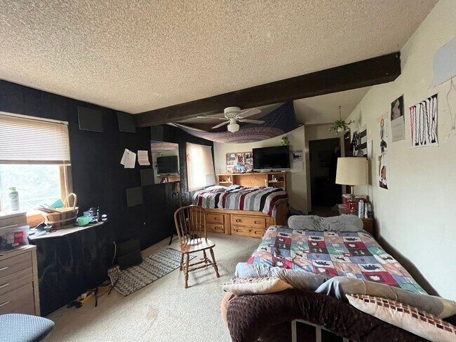 Foto del edificio - Great House In Fort Collins    OPEN HOUSE ON SATURDAY AUGUST 8TH FROM 12-1PM!!!