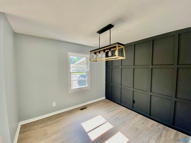 Building Photo - 2104 Linde St NW