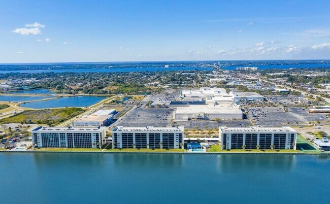 Merritt Towers on the water - 200 S Sykes Creek Pky