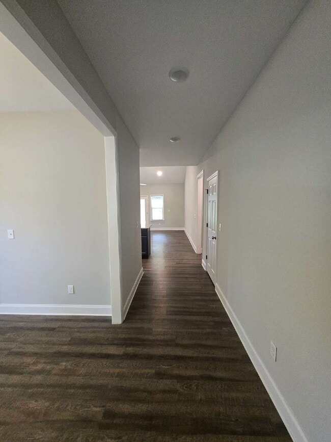 Building Photo - Charming 3-Bedroom Retreat Near Hamilton Place