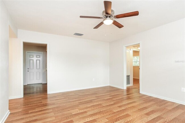 Building Photo - 5913 Wolf Rd