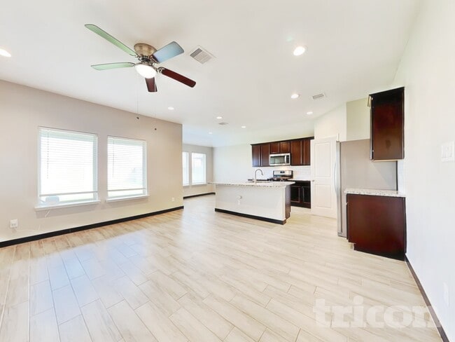 Building Photo - 8523 Aster Gln Wy