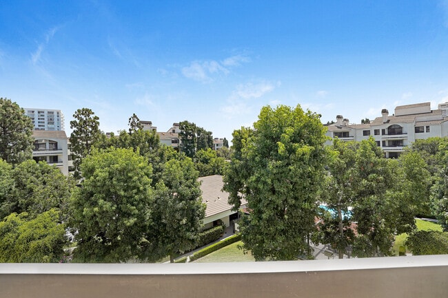Building Photo - 2112 Century Park Ln