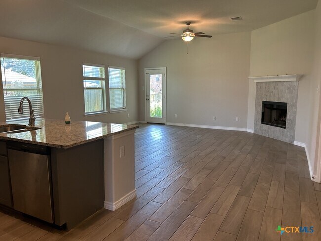 Building Photo - 7607 Melanite Dr
