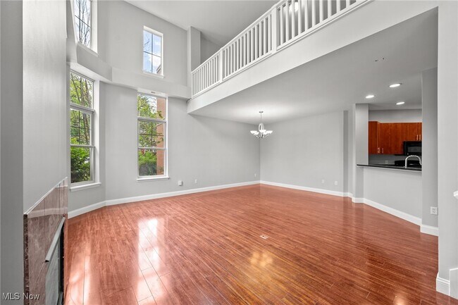Foto del edificio - 3219 Euclid Heights Blvd