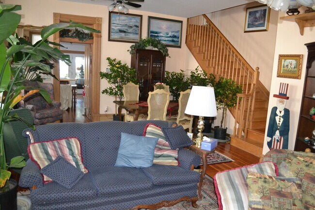 Living room - 714 N 4th St