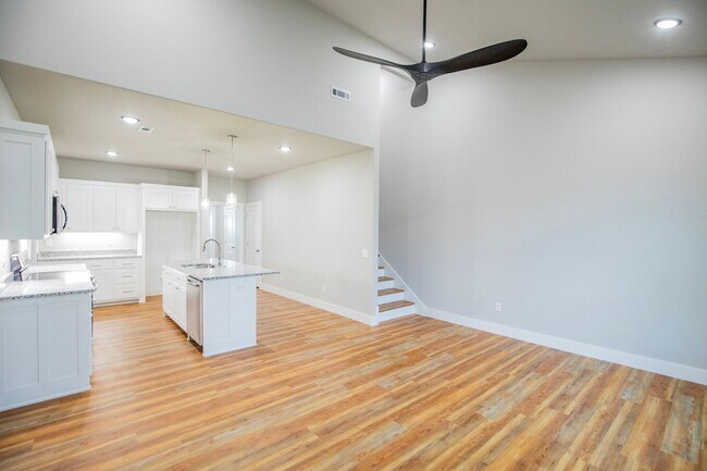 Building Photo - ***905 Seaborn***