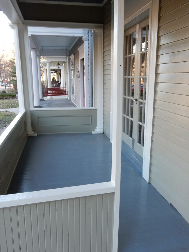 Private front porch area. - 1278 Everett Ave