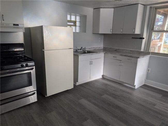 Building Photo - 175 Brookside Ave