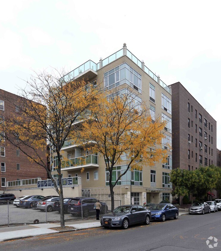 Exterior Building View: 531 W 235th St - Riverdale NY - Rive Signature