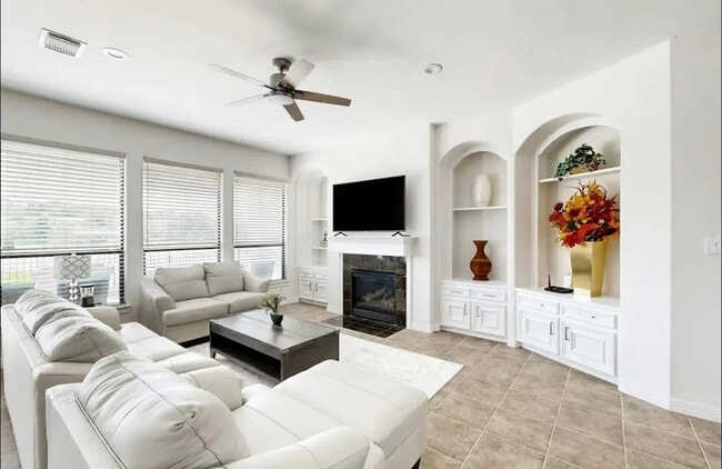 Foto del edificio - 1834 Lakeside Dr