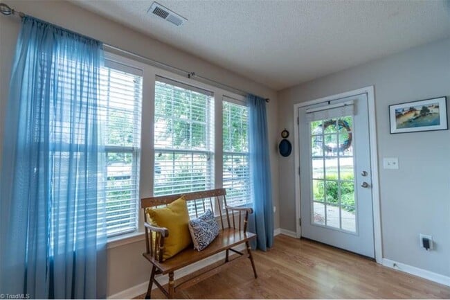 Foto del edificio - 4320 Cedarcroft Ct