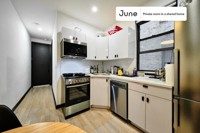 Building Photo - Room in Shared 3 bed/3 bath home
