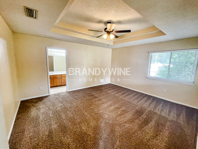 Building Photo - 1/2  MONTH FREE RENT