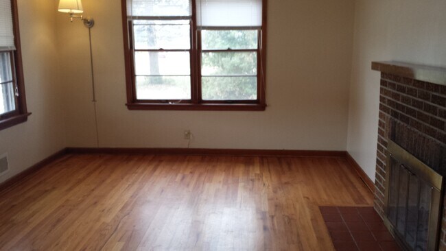 Foto del edificio - Very nice 3 bedroom house available for re...