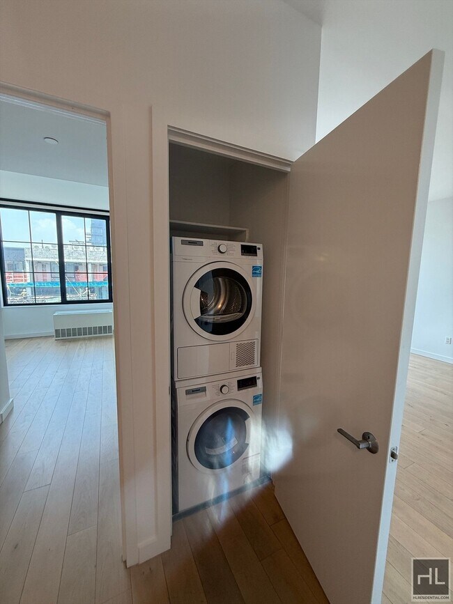 Foto del edificio - NORTHERN BOULEVARD