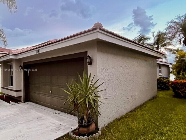 Building Photo - 1841 SW 176th Ave