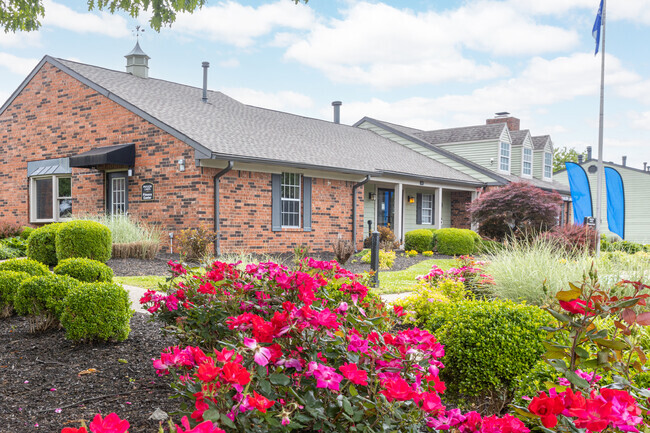 Leasing Center & Fitness Center - Pavilion Lakes Apartments