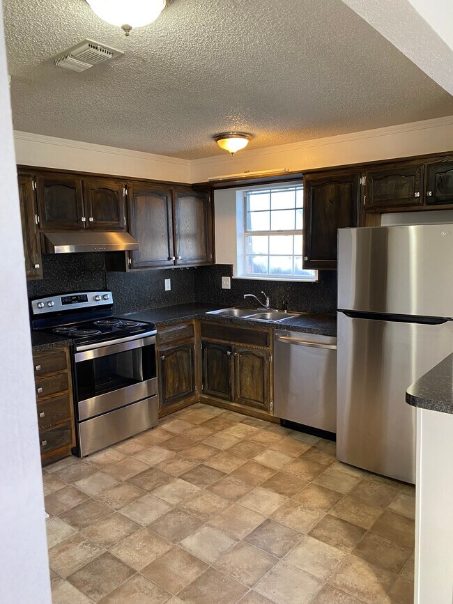 200 NW 23rd St, Mineral Wells, TX 76067 Townhouse for Rent in Mineral