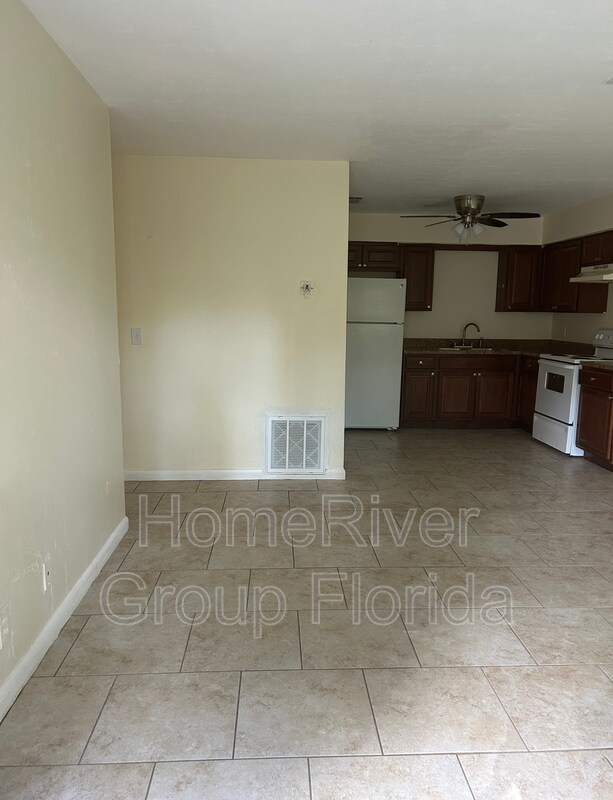 4271 NW 21st Ave Unit Apt C, Ocala, FL 34475 Condo for Rent in Ocala