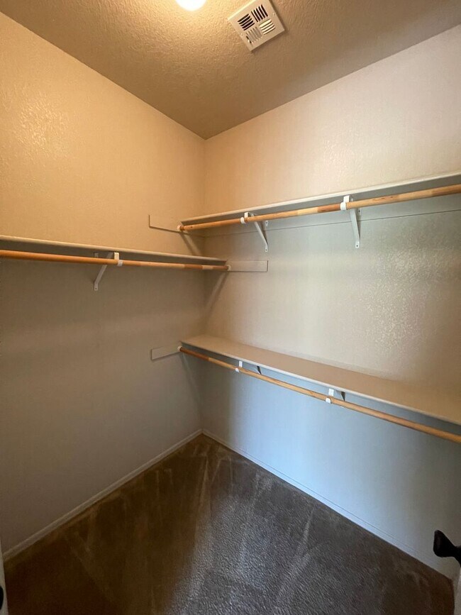 Building Photo - Luxury El Dorado Condo for Rent