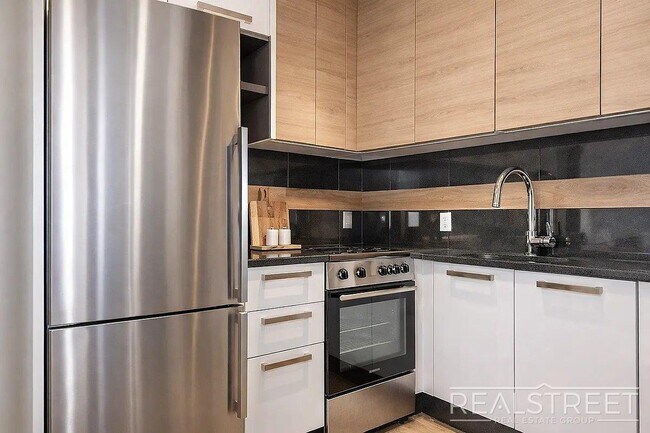 Foto del edificio - JOHNSON AVENUE