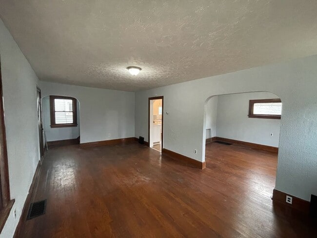 Foto del edificio - Three bedroom one bathroom home for rent