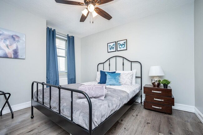 Building Photo - 300 Peachtree Rd NE