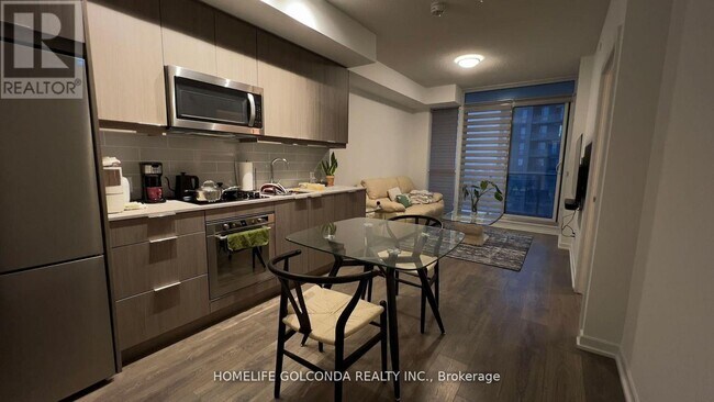 Photo du bâtiment - 32 Forest Manor Rd