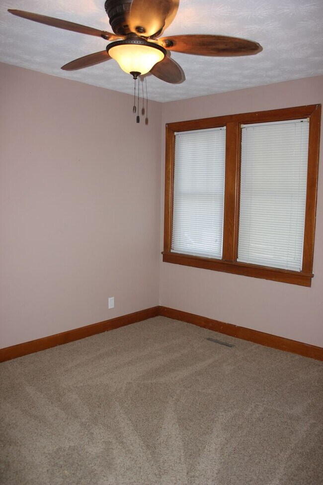 Building Photo - Single Family Home for Rent in Grottoes