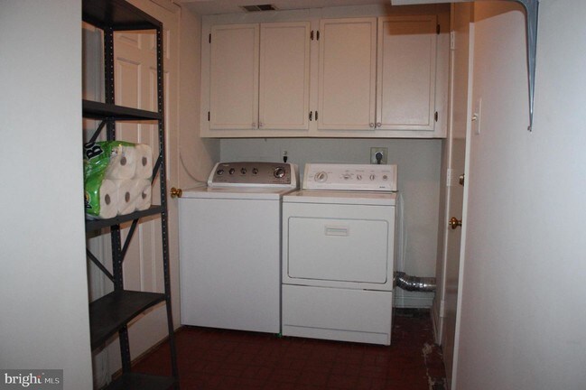 Foto del edificio - 5583 Ann Peake Dr