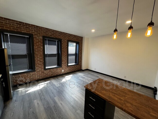Building Photo - 2170 N 13th St