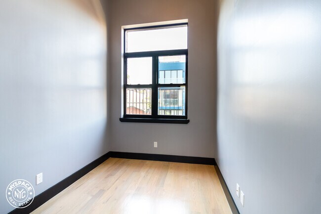 Foto del edificio - 148 Meserole St
