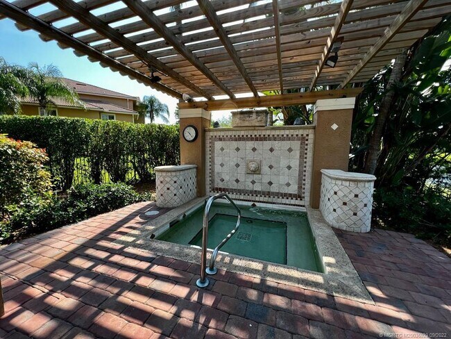 Foto del edificio - 3622 NW Mediterranean Ln