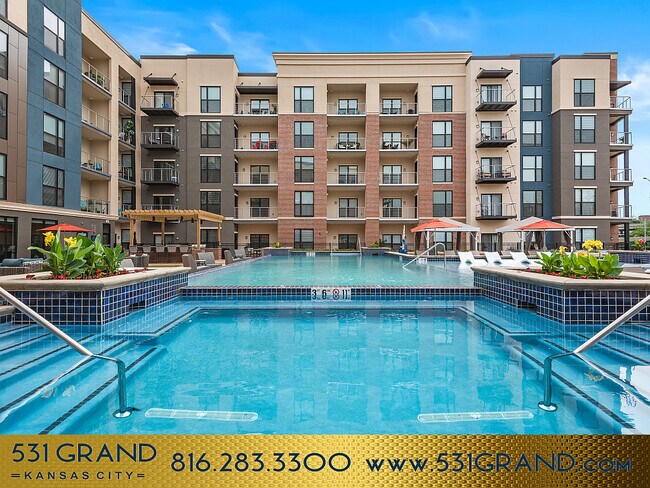 Stunning two-level pool - 531 Grand
