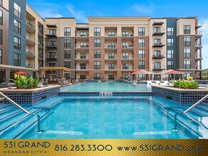 Stunning two-level pool - 531 Grand