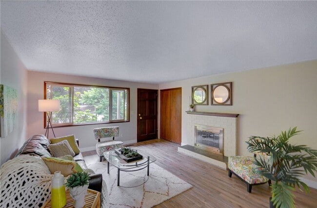 Building Photo - Desirable west side location! 2 bed/ 1.75 bath. Olympia school district