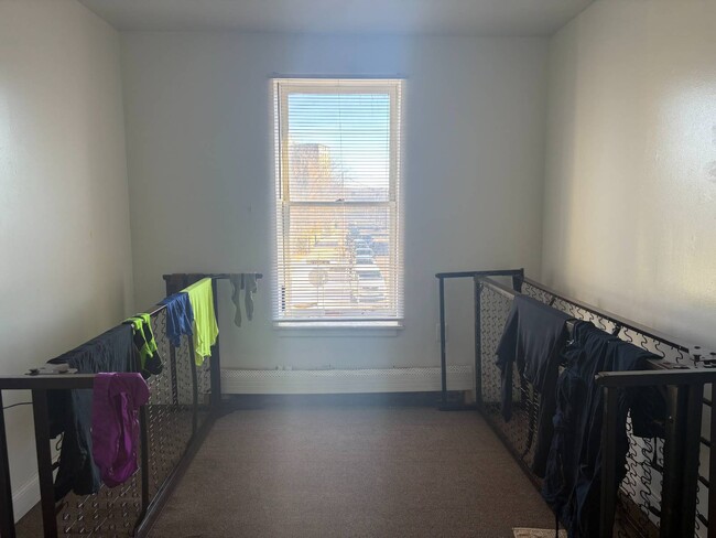 Building Photo - 347 S Pearl St