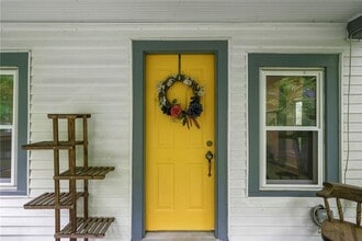 Building Photo - 570 Spencer Rd