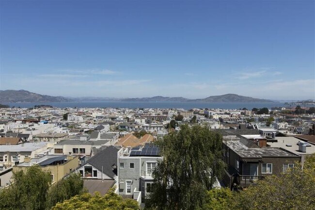 Building Photo - 2 bedroom in San Francisco CA 94123